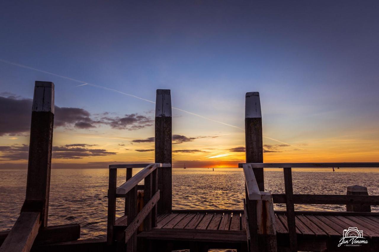 Bed En Bike Strunen Op Texel Den Burg Bagian luar foto